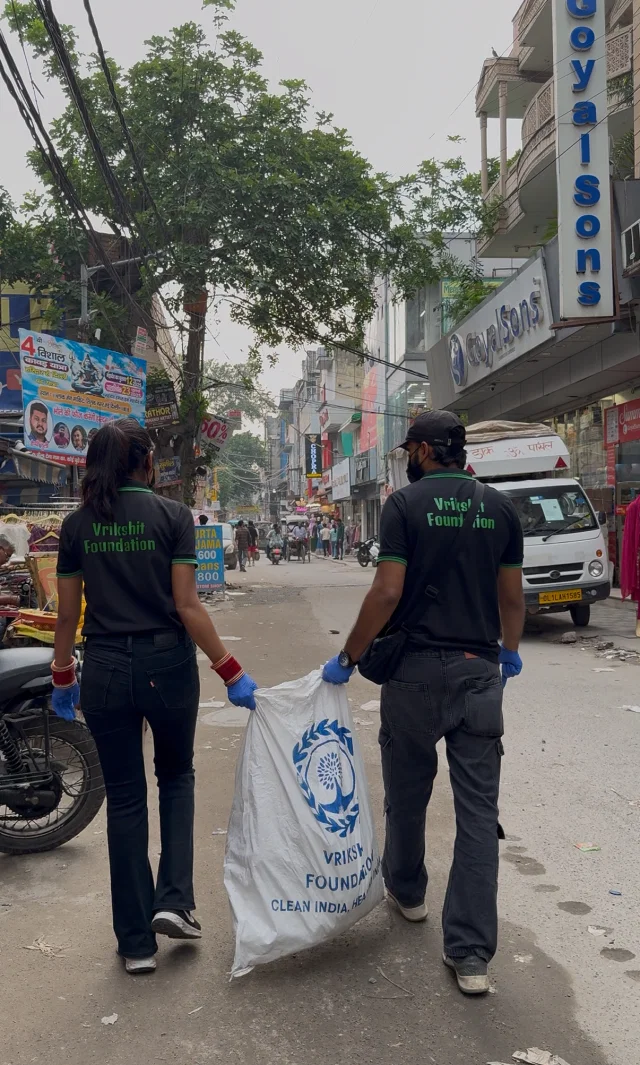 The Honeymoon That Cleaned Delhi: 51 Days, 51 Sites, and Two Brave Hearts